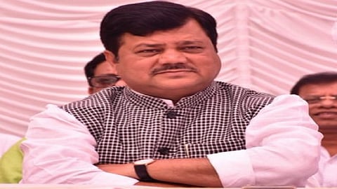 opposite party member pravin darekar on konkan tour for the observation of damages the crop of farmers in konkan districts