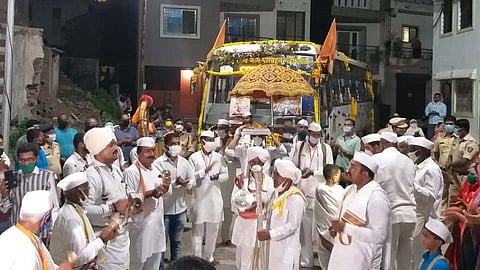 Video : तुकोबांच्या पादुका देहूत परतल्या