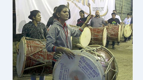 धिन तक् तडाड धूम ....