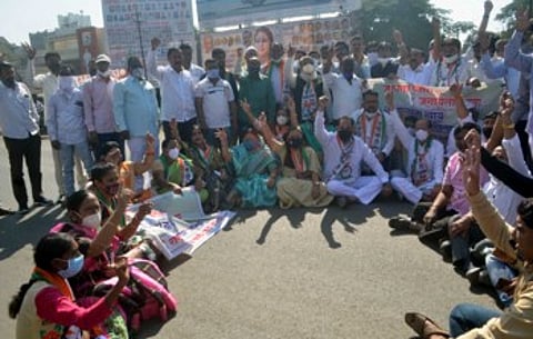 दिल्लीतील शेतकऱ्यांचे आंदोलन पाठींब्यासाठी ‘राष्ट्रवादी’ची तीव्र निदर्शने