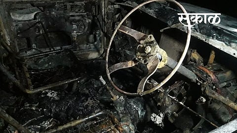 driver got stuck in the burning vehicle due to seatbelt