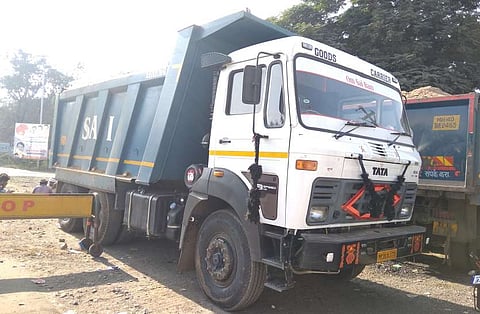 तहसीलादारांनी पकडला वाळू डंपर...आणि सापडल्या शेगावच्या पावत्या