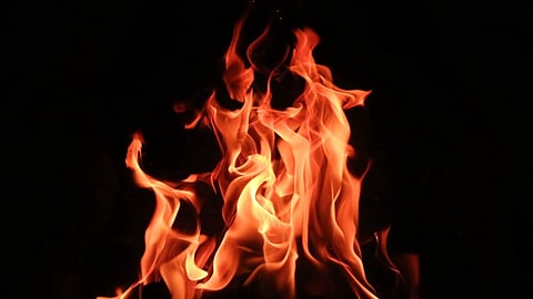 पिंपरी पोलिस ठाण्याच्या आवारात भडकली आग