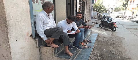 घरोघरी जाऊन पाण्यासंदर्भात सुरू झालेले सर्वेक्षणाचे काम.