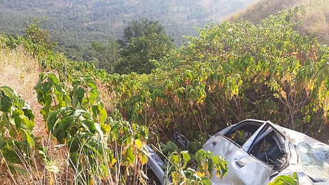 गणेश खिंड घाटात कार दरीत कोसळून युवती ठार; सातारा-कास रस्त्यावर अपघात