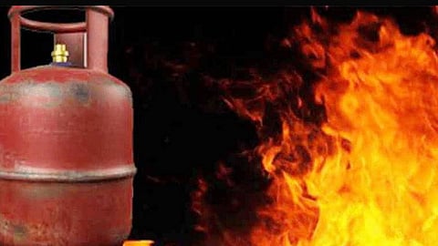 gas cylinder blast in surupali kolhapur district Destroy the house