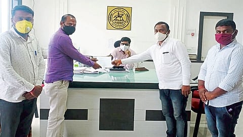 आरोग्य केंद्रासाठी आत्मदहनाची वेळ येऊ देऊ नका; युवकांचा प्रशासनाला गर्भित इशारा