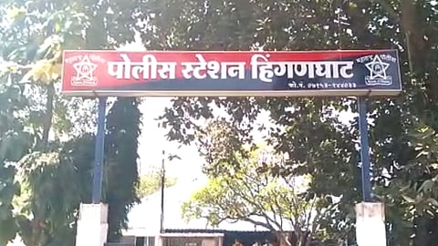 man give false complaint of robbery in wardha