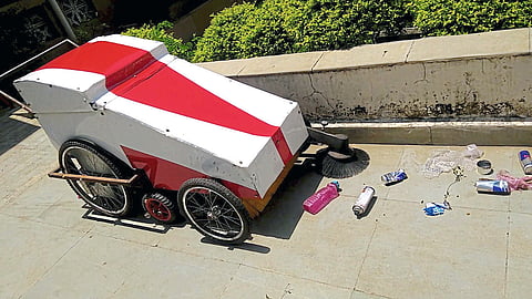 Garbage picking machine to take care of hygiene health