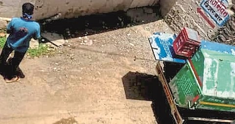 Corporator's attempt to hit the chief officer of Islampur