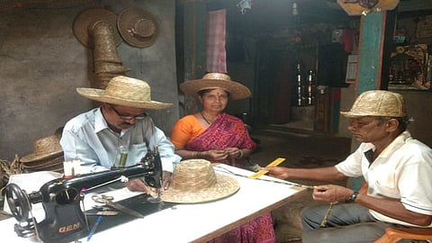 पांगारेत रुबाबदार केवड्याच्या टोप्यांची क्रेझ; जाधव कुटुंबीयांचा अनोखा फंडा