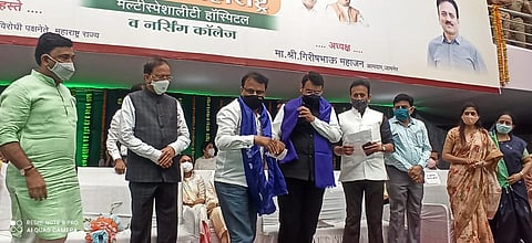 ‘सभा के चारो और बम है’ फडणवीसांच्या कार्यक्रमात आली धमकी आणि उडाली खळबळ !