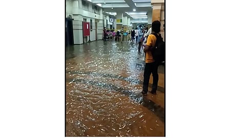 जे.जे. रुग्णालयात शिरले पावसाचे पाणी; रुग्णांसह नातेवाईकांची तारांबळ...