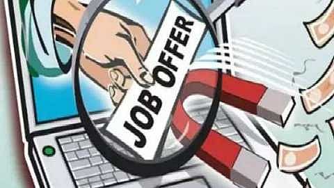 akola news Saying that he gives a job to his brother, the woman lost Rs 1.5 lakh