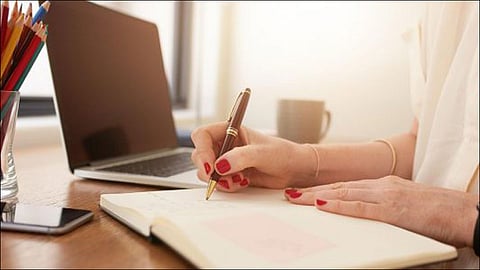 An employee fakes being a corona patient in china