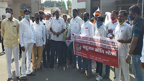 Bharat Band Updates : कृषी विधेयकाविरोधात पुकारलेल्या 'भारत बंद'ला कऱ्हाडात उत्स्फूर्त प्रतिसाद