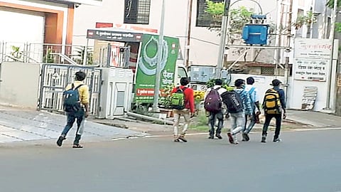 अर्ज कोल्हापूर, सांगलीचा अन् मुक्काम साताऱ्यात; कसा येणार कोरोना आटोक्यात