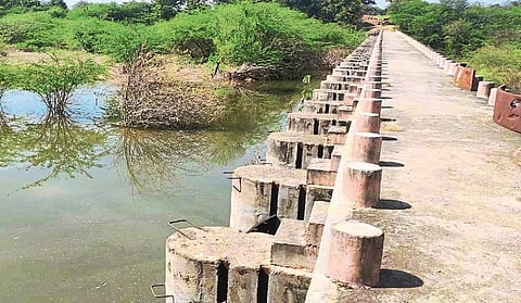 Leakage of water from Karjagi dam; Millions of liters of water wasted