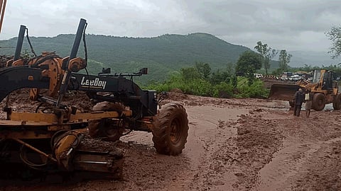 Mumbai Goa highway starts after 21 hours