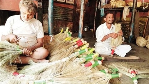 story of those people who make broom during diwali festival in nipani belgaum