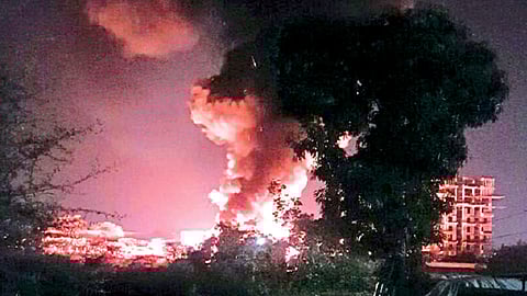 कुदळवाडीत भंगाराची सात गोदामे खाक