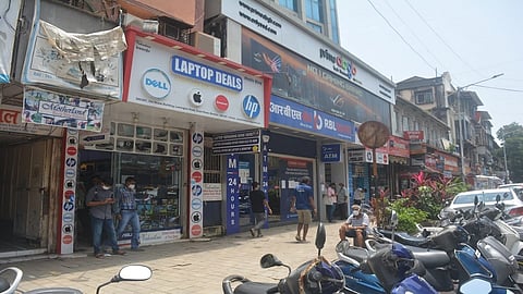 मुंबईतील इलेक्ट्रॉनिक बाजारपेठ मंदीच्या विळख्यात; ग्राहकांअभावी व्यापारी चिंतेत...