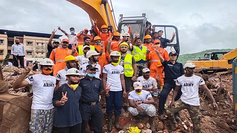 तारिक गार्डन इमारत दुर्घटना : एनडीआरएफ पथक कार्यरत