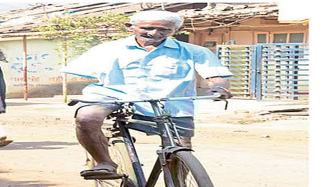 80 year old person farming work only one hand in 45 year in beglam
