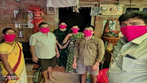 Mandangad Municipal Panchayat taking masks at the door of citizens kokan marathi news