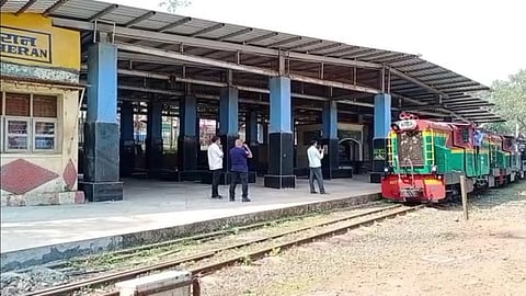 अखेर माथेरान मिनी ट्रेनची सफर सुरू