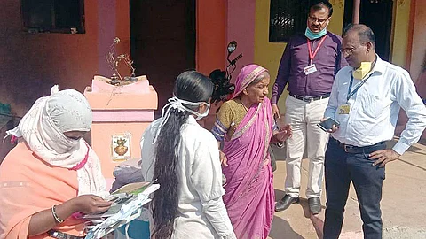 Coronavirus : संसर्ग रोखण्यासाठी मावळात युद्धपातळीवर प्रयत्न; गावे निर्जंतूक करण्याची ग्रामपंचायत स्थरावर उपाययोजना