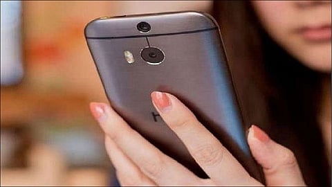 wife was talking to lover strangled murdered at bedtime reached police station at up