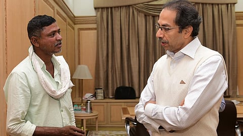 मुख्यमंत्री उद्धव ठाकरे यांची वेळ घेऊन शेतकरी धनाजी जाधव यांना भेटीसाठी बोलावले आणि जाधव यांनी आपल्या सर्व व्यथा मुख्यमंत्री यांच्यासमोर मांडल्या.