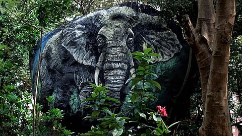 मुंबईच्या उद्यानांमध्ये महाकाय हत्ती, पांडा आणि हरीण; सेल्फी काढण्यासाठी मुंबईकरांचीही लगबग