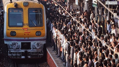 मुंबईतील 'रेल्वे सेवा' कधी सुरु होणार? आता मुख्यमंत्र्यांनीच दिलं उत्तर...