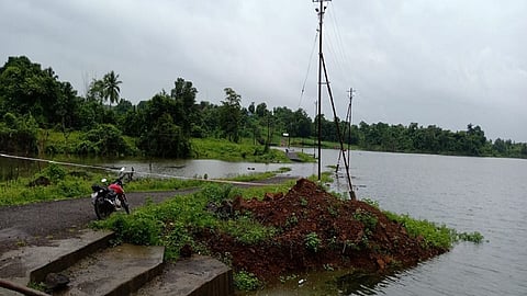 ठाण्यातील 'या' गावाचे बेटात रूपांतर; सुविधा पुरवण्याचे न्यायालयाचे आदेश