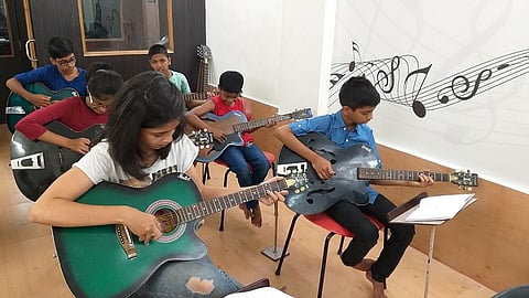 तबलाही वाजणार, हार्मोनियमचे सूरही घुमणार; मुंबई विद्यापीठांतर्गत संगीत शिकू इच्छिणाऱ्यांसाठी सुवर्णसंधी