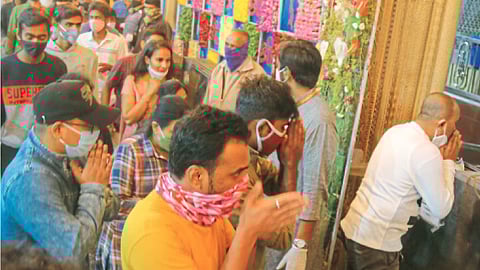 no-social-distance-for-ganesh drashan