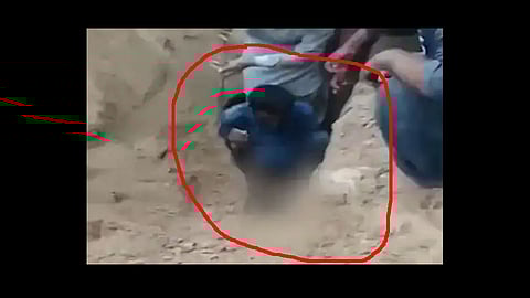 tomb was dug as soon as the sound came and the shocking type came out at pakistan