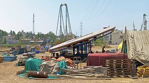 आकाशात झेपावण्याआधीच पाळणे जमिनीवर पडून; मायणीत यात्रा-जत्रांवर निर्बंध