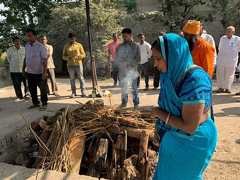 What a woman did at Pathardi for a husband marathi news