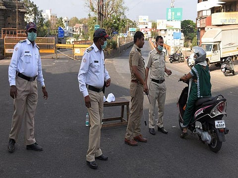 "मॉर्निंग वॉक' पडले महागात...धुळ्यात 22 प्रतिष्ठितांविरूध्द गुन्हा
