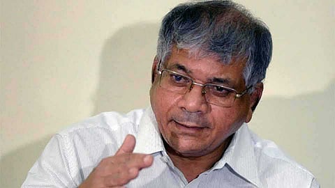 दारूची दुकाने उघडली मग मंदिर का नाही ? प्रकाश आंबेडकर