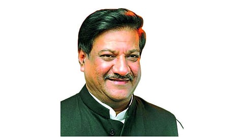 राजकारण विसरून एकत्र येऊया !