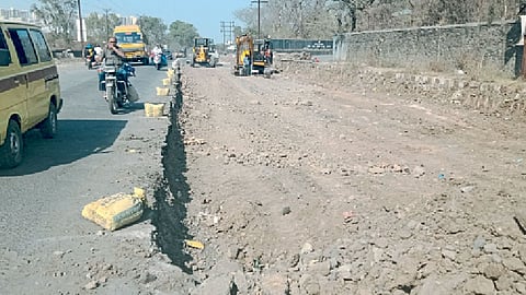 पुण्यातील 'या' रस्त्याचे काम कासवगतीने