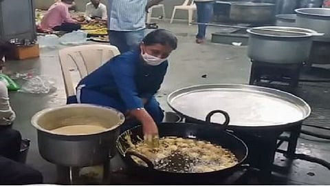 BMC कर्मचाऱ्यांसाठी नगरसेविकेने तळले खमंग वडे...