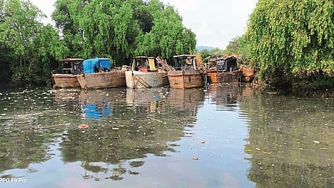 ..'ते' करायचे हे काम; कोट्यवधींचा मुद्देमाल जप्त