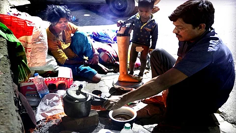 roadside couple nashik.jpg