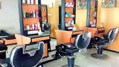 Three offenses with a salon owner in kolhapur marathi news
