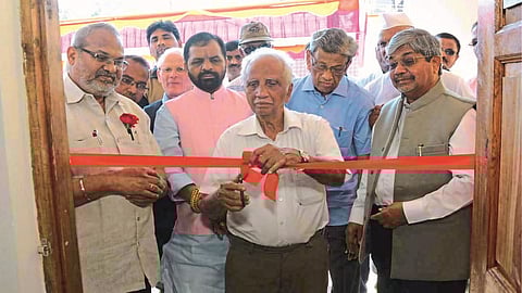 पोलादपूर : रौप्य महोत्सव सोहळ्यानिमित्त साने गुरुजी विद्यालयाच्या तिसऱ्या इमारतीचे उद्घाटन करण्यात आले.